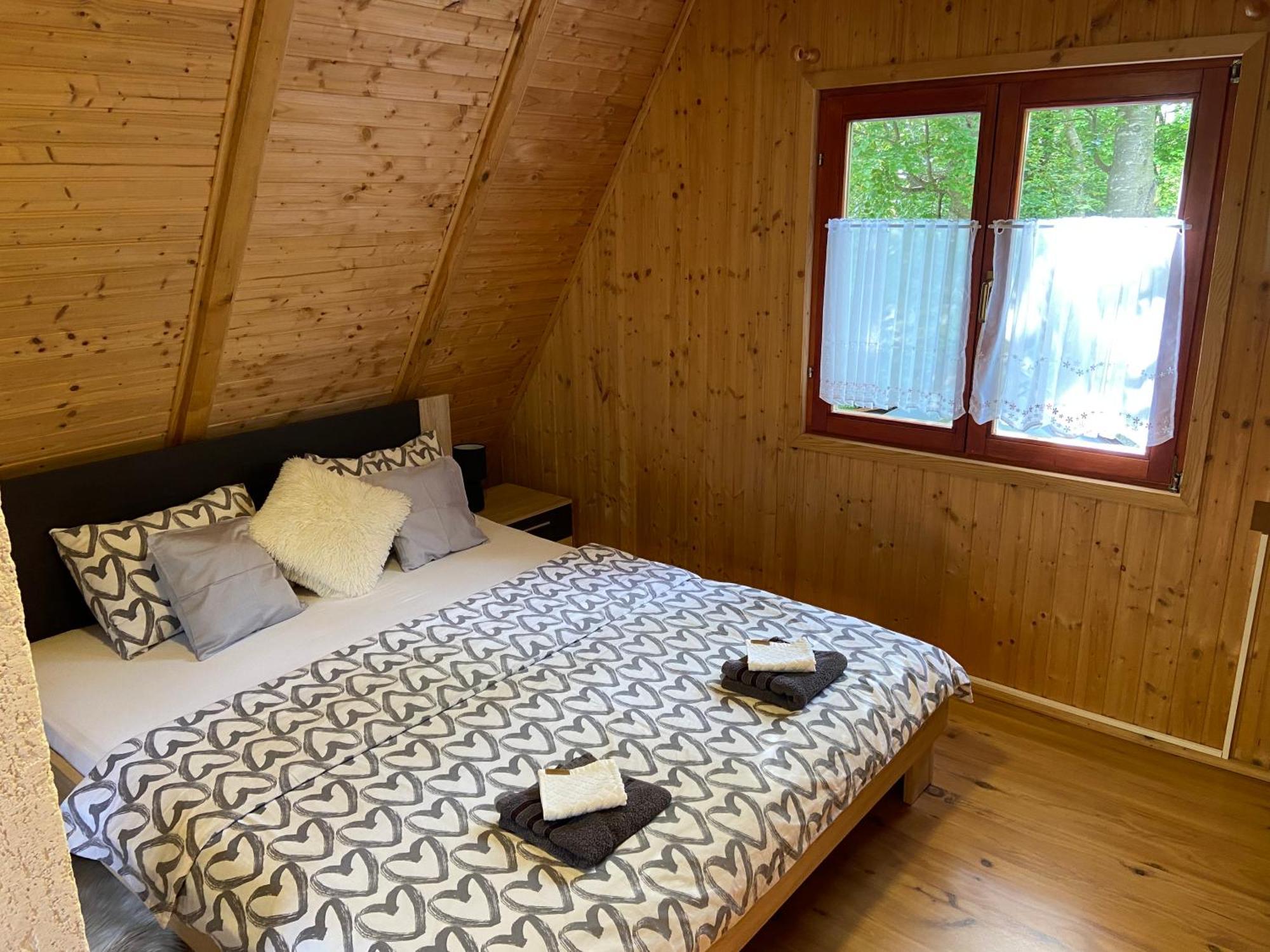 Kuca Za Odmor "Med Strmci" Villa Zlobin Exteriör bild